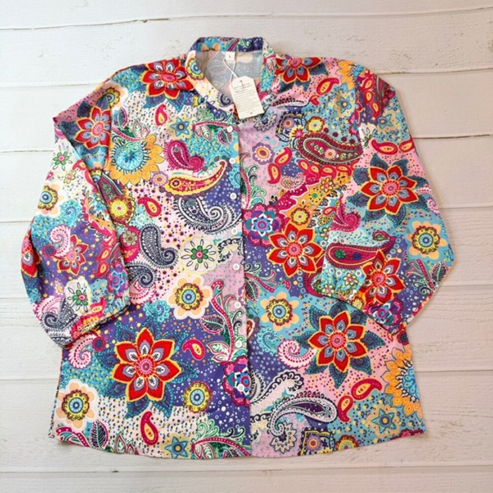 NWT - Unbranded Women’s Multicolor Paisley Blouse - Size Large.